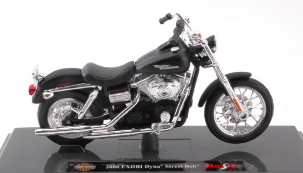 Modellino Moto diecast Maisto HARLEY DAVIDSON DYNA STREET BOB scala 1:18 bike