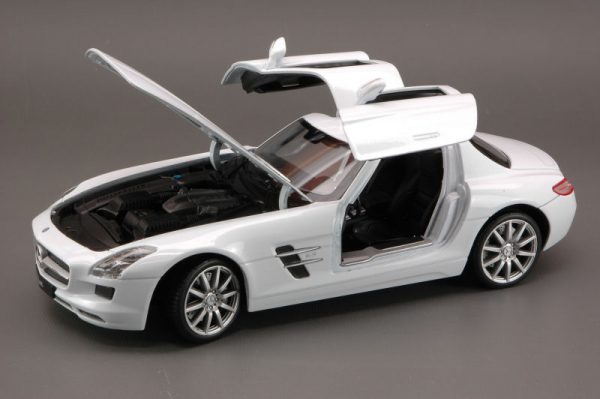 Modellino Auto Scala 1:24 Welly MERCEDES SLS AMG diecast modellismo asta