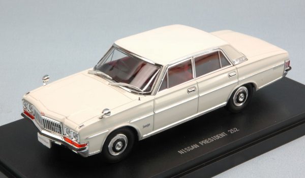 Modellino Auto scala 1/43 diecast Ebbro NISSAN PRESIDENT modellismo collezione