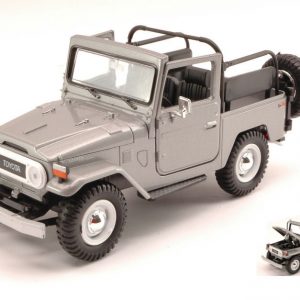 Modellino Auto scala 1:24 diecast TOYOTA FJ40 modellismo da collezione jeep