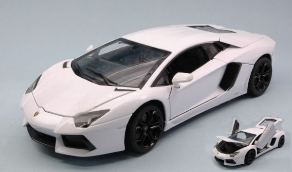 Modellino auto scala 1:18 LAMBORGHINI AVENTADOR LP700 modellismo statico diecast