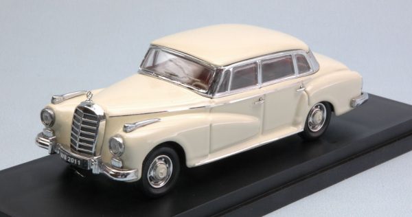 Modellino auto scala 1:43 Rio  MERCEDES 300 L   modellismo diecast collezione