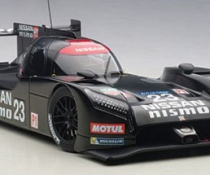 Modellino auto scala 1:18 AutoArt NISSAN GTR modellismo racing da collezione
