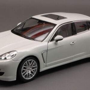 Modellino auto scala 1:24 PORSCHE PANAMERA diecast modellismo welly collezione