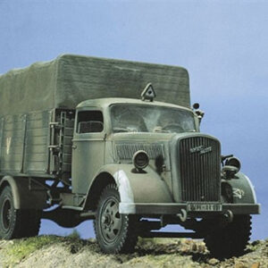 Modellino model kit di montaggio camion Italeri OPEL BLITZ scala 1:35 modellismo statico
