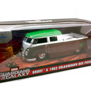 Modellino auto film movie 1:24 CHEVY CORVETTE STINGRAY JOKER FIGURE modellismo