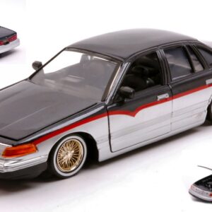Modellino auto scala 1:24 FORD CROWN VICTORIA 1998 diecast modellismo statico