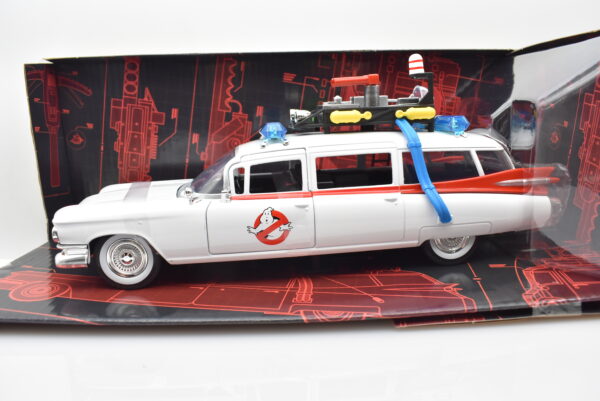 Modellino auto scala 1:24 CADILLAC GHOSTBUSTERS ECTO-1 film movie modellismo statico da collezione