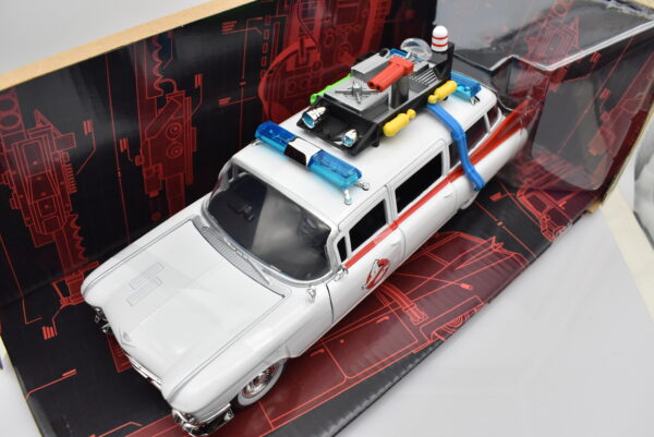 Modellino auto scala 1:24 CADILLAC GHOSTBUSTERS ECTO-1 film movie modellismo statico da collezione - Image 4