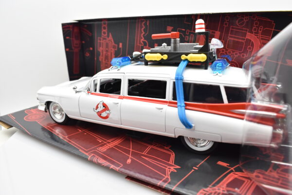 Modellino auto scala 1:24 CADILLAC GHOSTBUSTERS ECTO-1 film movie modellismo statico da collezione - Image 3