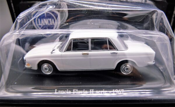 Modellino auto scala 1:43 Lancia Flavia 2 serie diecast modellismo statico da collezione - Image 4