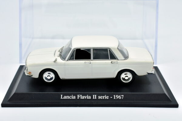 Modellino auto scala 1:43 Lancia Flavia 2 serie diecast modellismo statico da collezione