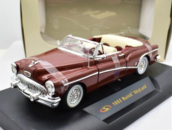 Modellino auto Buick Skylark scala 1:32 diecast modellismo collezione epoca solido