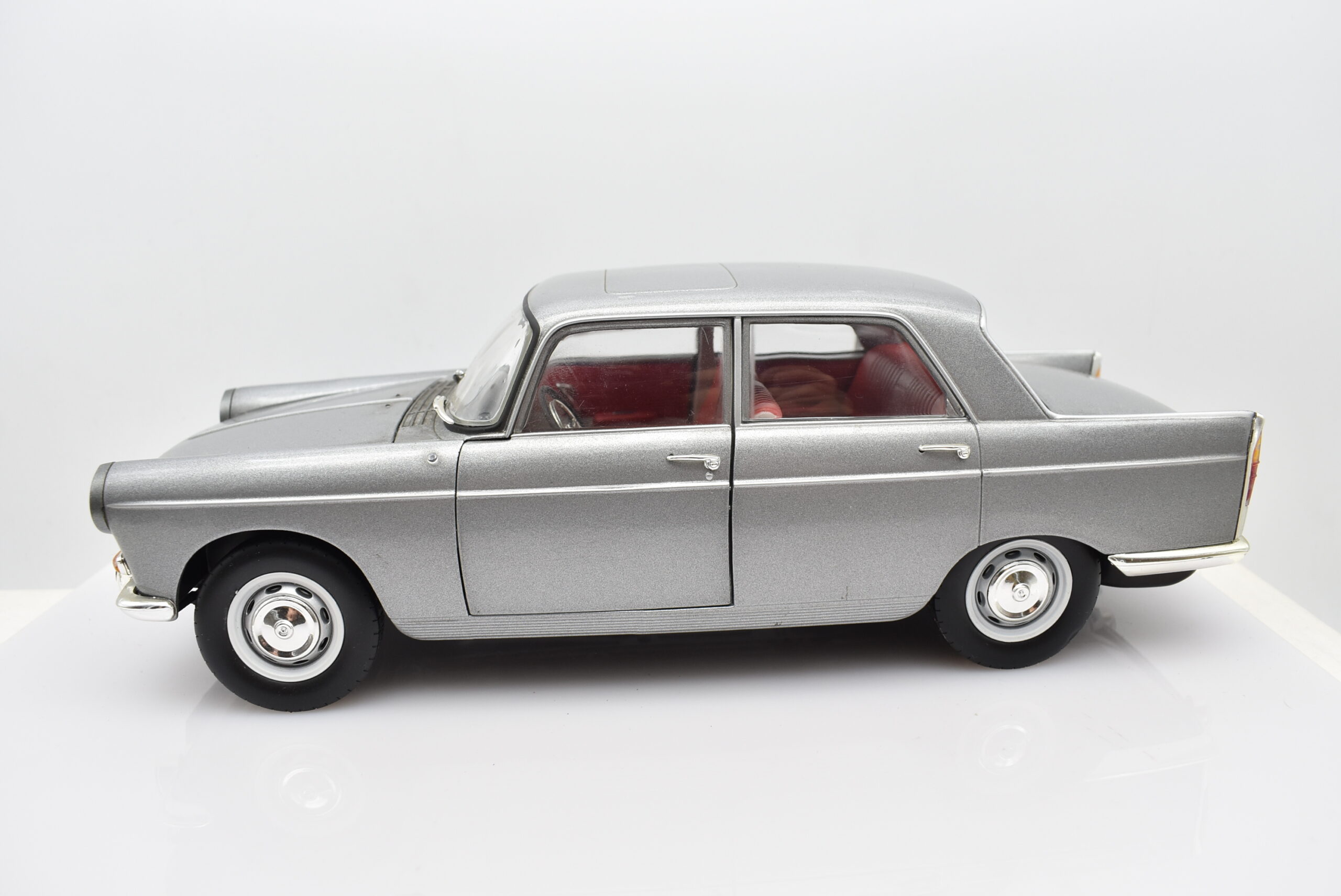 Modellino auto Peugeot 404 scala 1:18 Norev modellismo - Image 2
