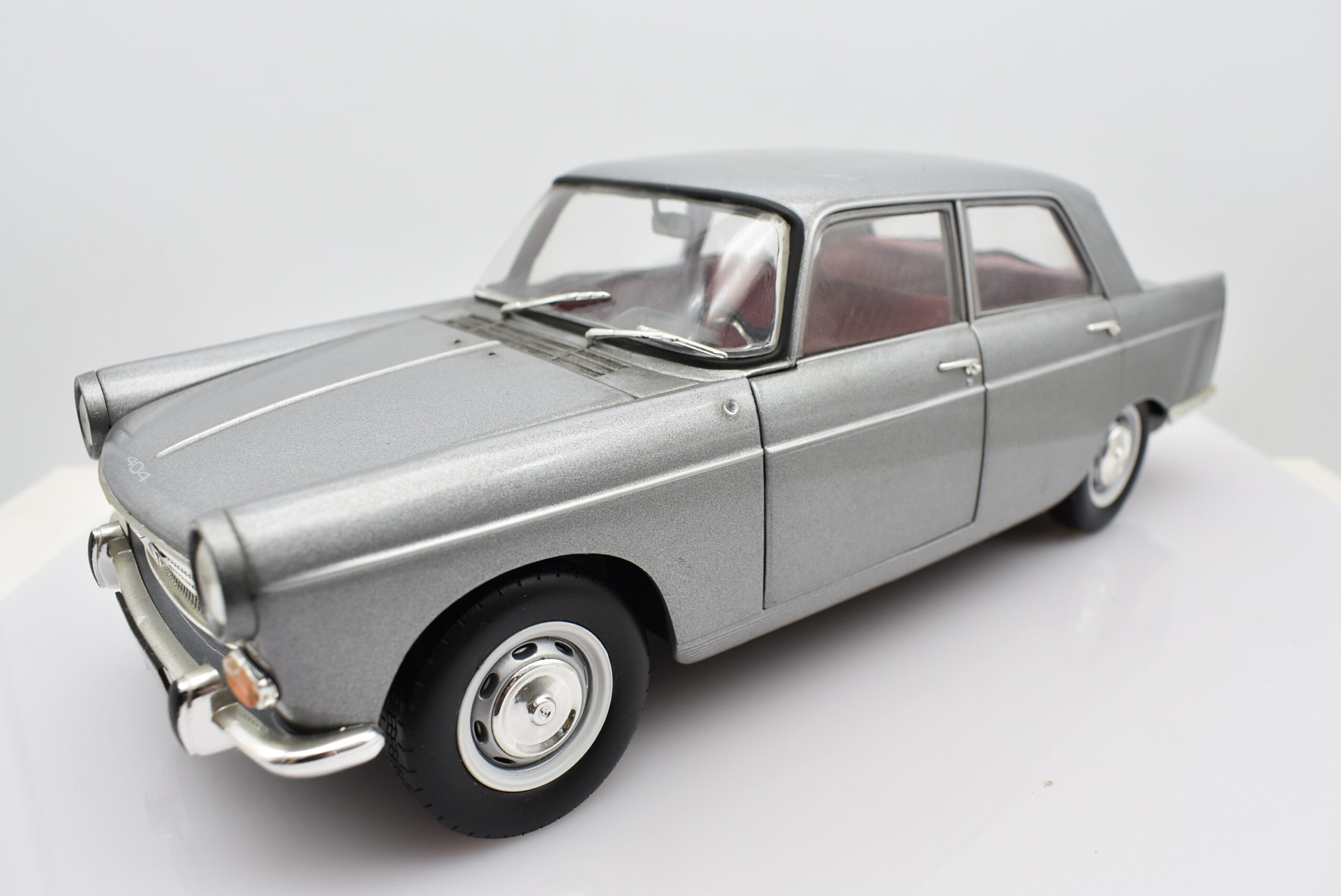Modellino auto Peugeot 404 scala 1:18 Norev modellismo - Image 3