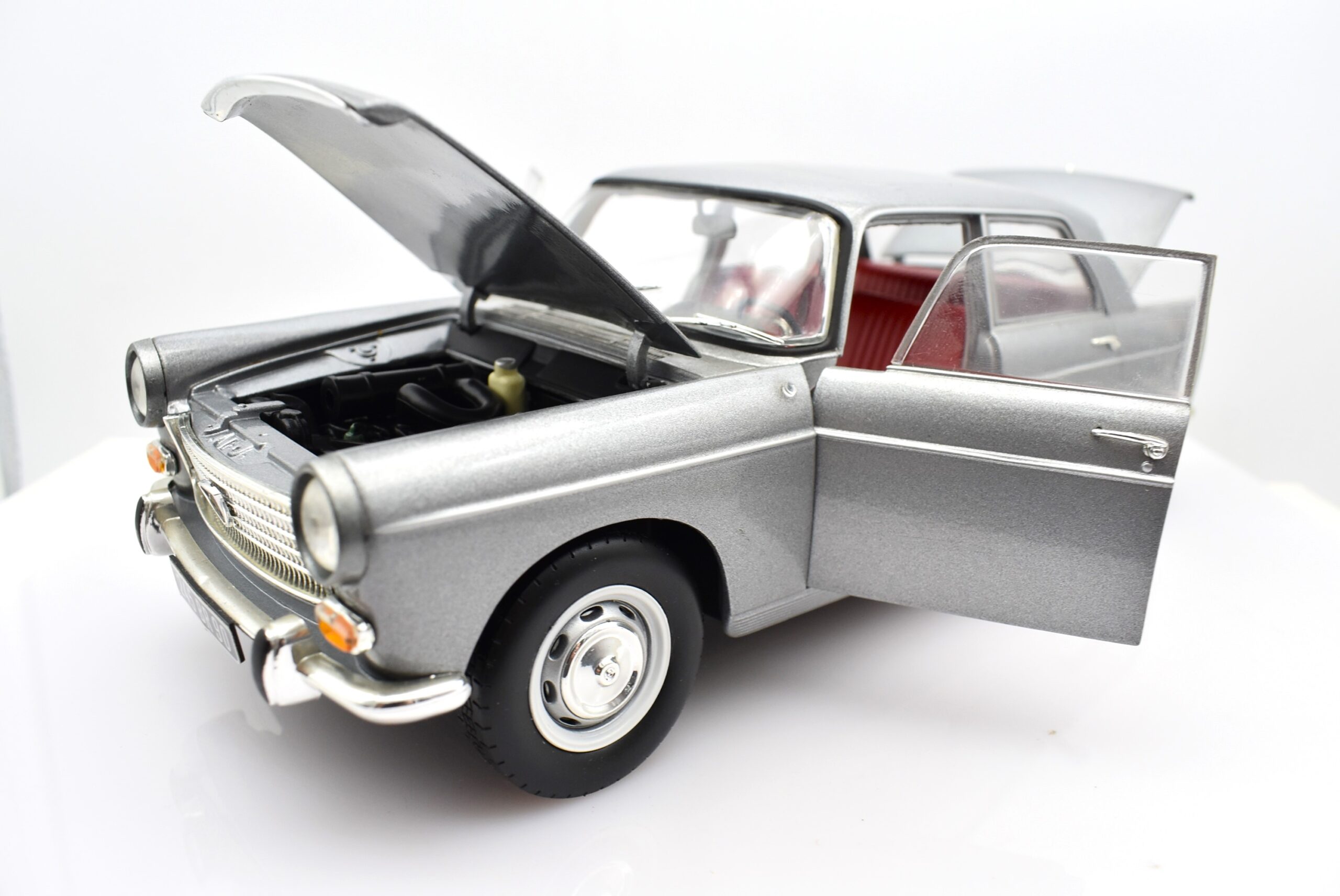 Modellino auto Peugeot 404 scala 1:18 Norev modellismo