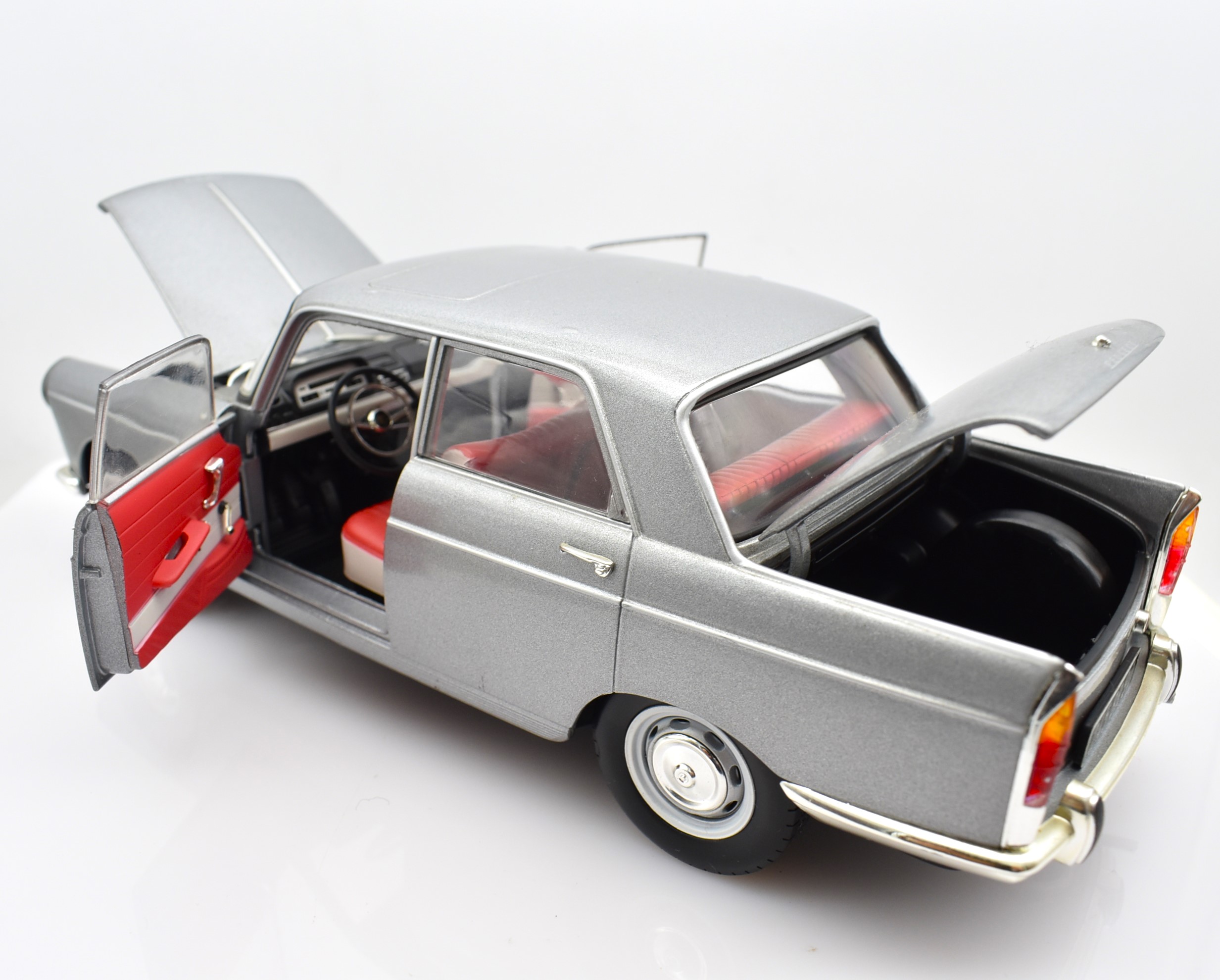 Modellino auto Peugeot 404 scala 1:18 Norev modellismo - Image 4