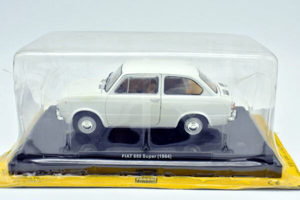 Modellino auto scala 1:24 Fiat 850 modellismo statico da collezione - Image 2