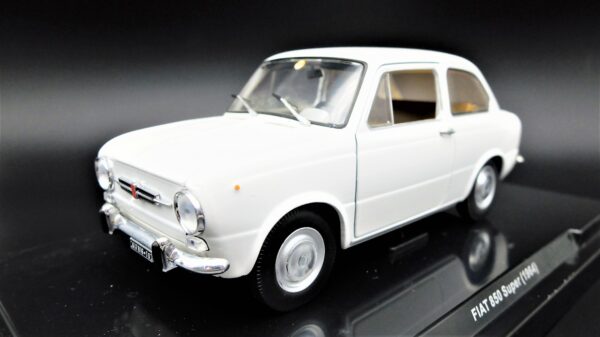 Modellino auto scala 1:24 Fiat 850 modellismo statico da collezione - Image 4