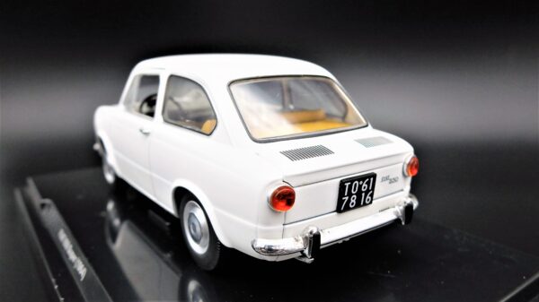 Modellino auto scala 1:24 Fiat 850 modellismo statico da collezione - Image 5