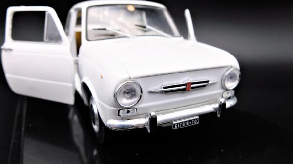 Modellino auto scala 1:24 Fiat 850 modellismo statico da collezione - Image 8