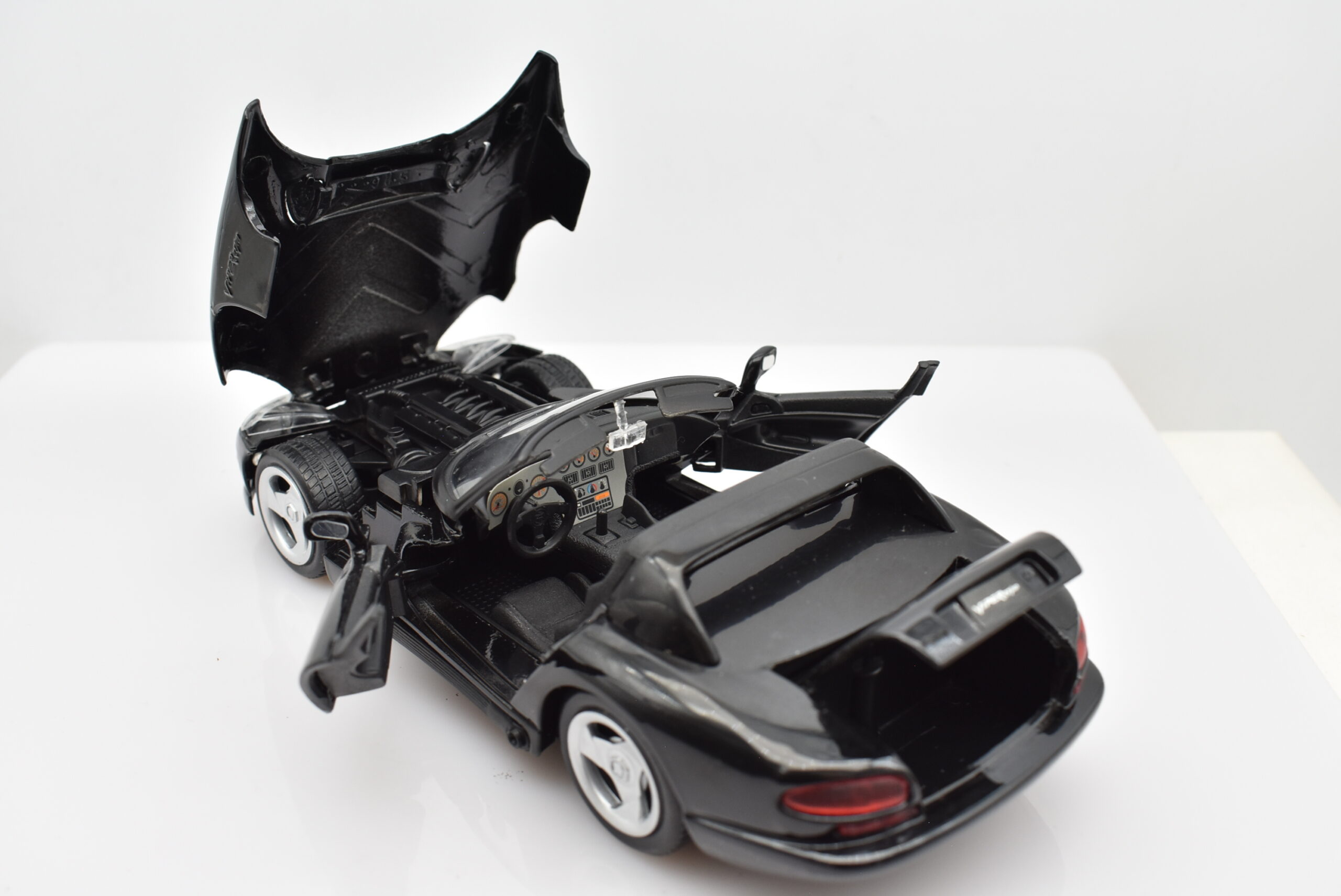 Modellino auto scala 1:24 Dodge Viper RT/10 modellismo statico da collezione Maisto - Image 2
