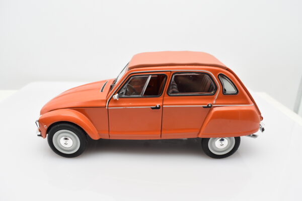 Modellino auto scala 1:24 Citroen Dyane 6 modellismo statico da collezione - Image 7