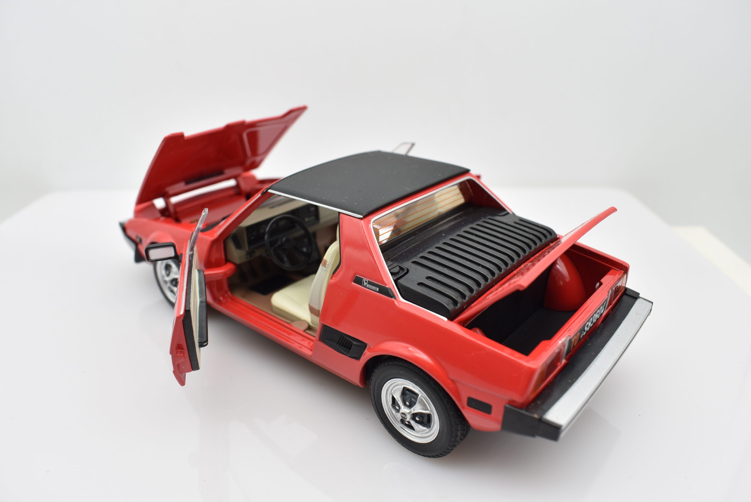 Modellino auto FIAT X1/9 x19 rosso scala 1/24 diecast modellismo collezione raro - Image 12