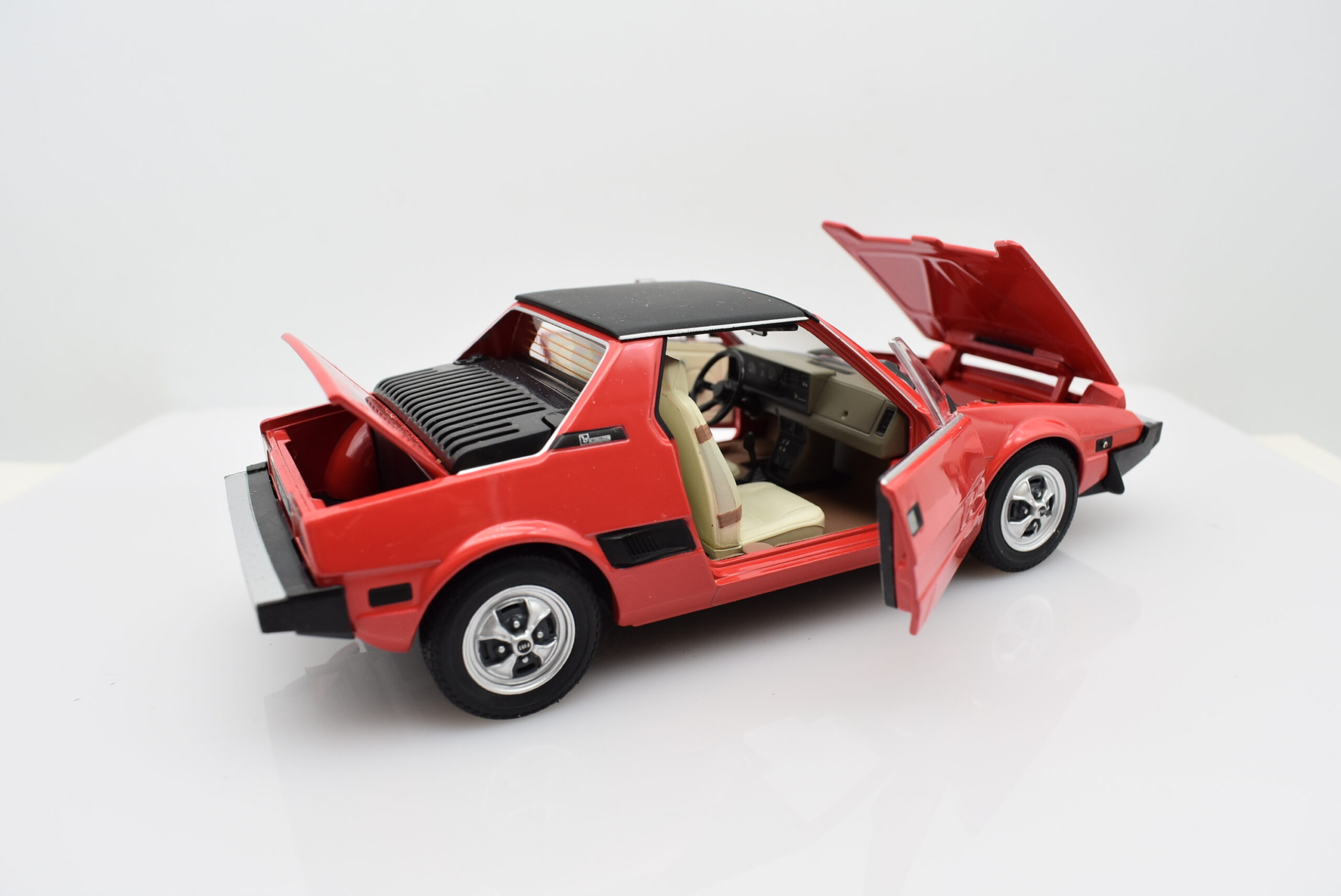 Modellino auto FIAT X1/9 x19 rosso scala 1/24 diecast modellismo collezione raro - Image 3