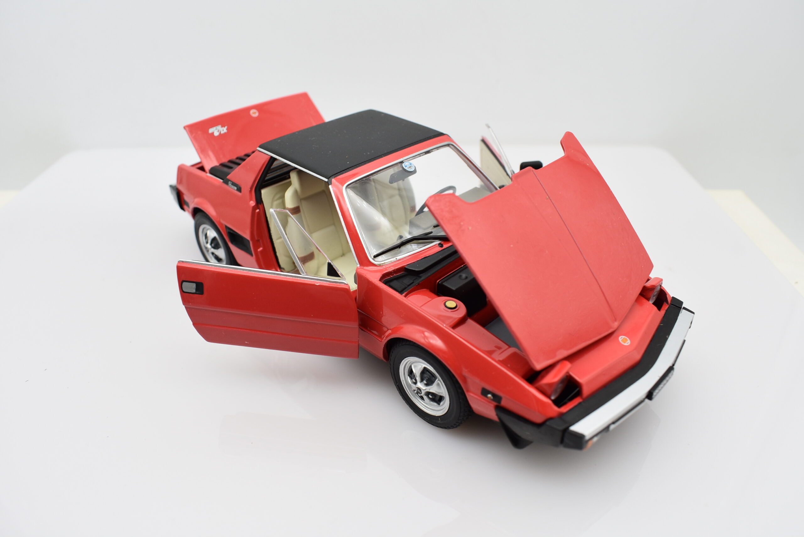 Modellino auto FIAT X1/9 x19 rosso scala 1/24 diecast modellismo collezione raro - Image 5