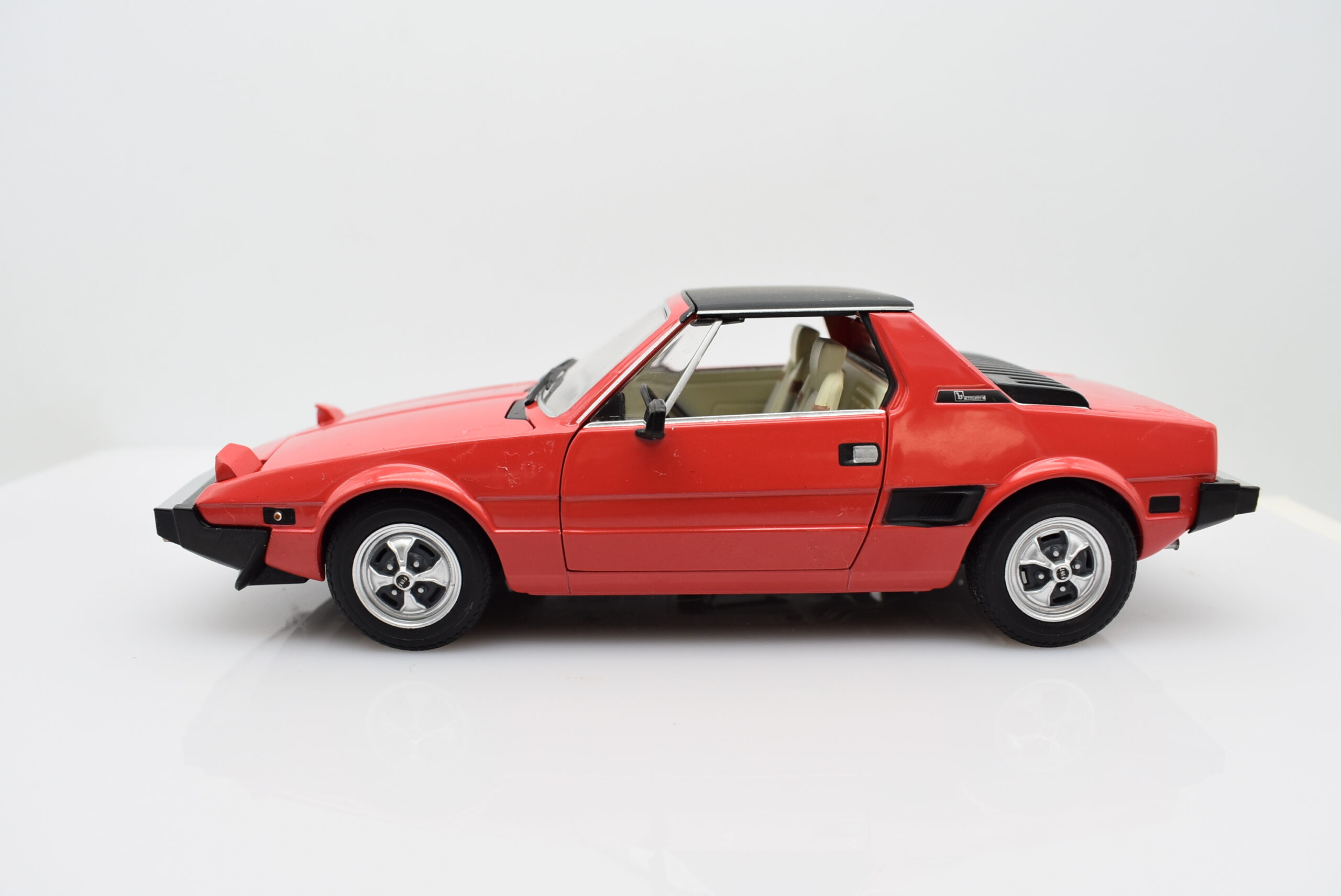 Modellino auto FIAT X1/9 x19 rosso scala 1/24 diecast modellismo collezione raro - Image 9