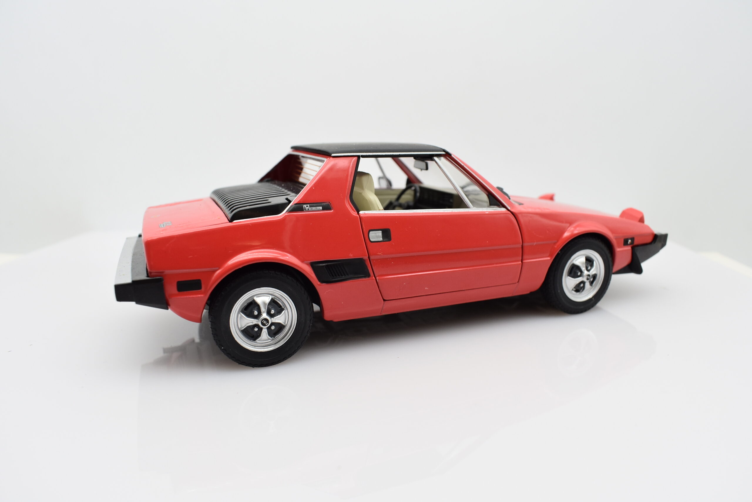 Modellino auto FIAT X1/9 x19 rosso scala 1/24 diecast modellismo collezione raro - Image 11