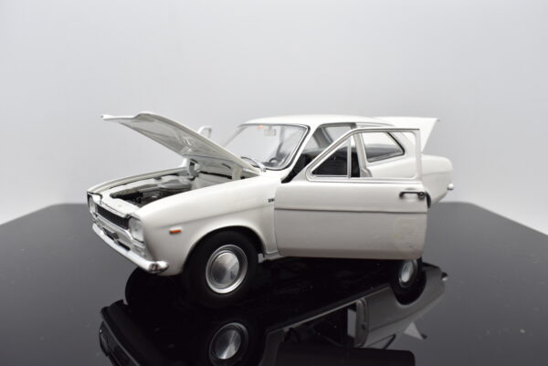 Modellino auto Ford Escort scala 1:24 diecast collezione modellismo statico - Image 2