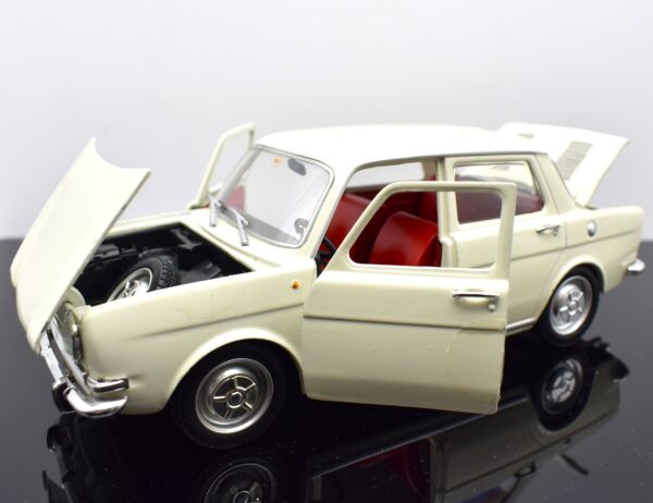 Modellino auto scala 1:24 Simca 1000 SL modellismo statico da collezione - Image 2