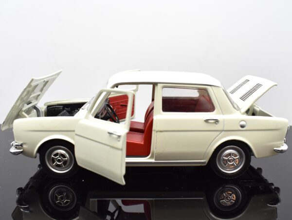Modellino auto scala 1:24 Simca 1000 SL modellismo statico da collezione