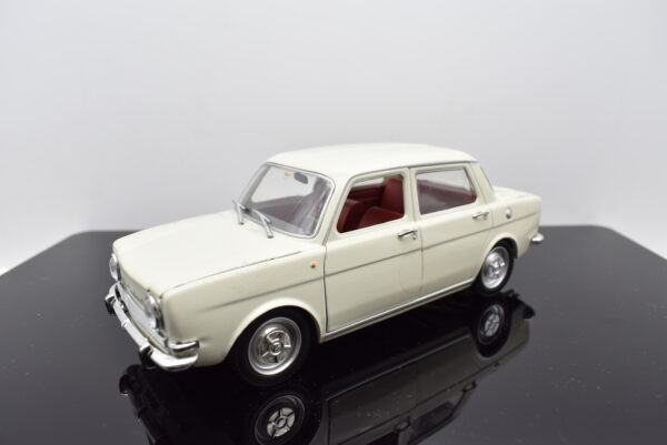 Modellino auto scala 1:24 Simca 1000 SL modellismo statico da collezione - Image 9