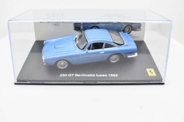 Modellino auto scala 1:43 Ferrari GT 250 Berlinetta Lusso diecast modellismo statico da collezione - Image 2