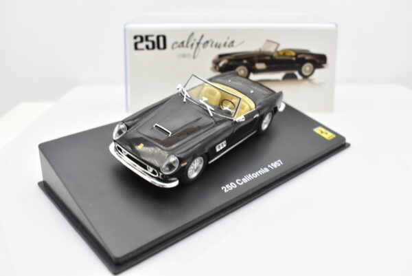 Modellino auto scala 1:43 Ferrari GT Collection 250 California diecast modellismo da collezione - Image 2