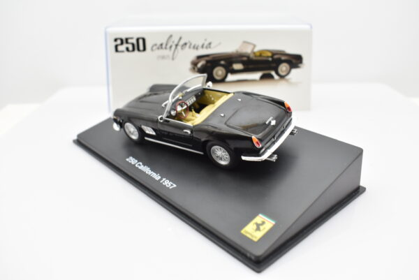 Modellino auto scala 1:43 Ferrari GT Collection 250 California diecast modellismo da collezione - Image 4
