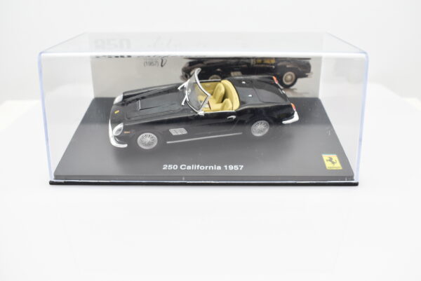 Modellino auto scala 1:43 Ferrari GT Collection 250 California diecast modellismo da collezione - Image 3