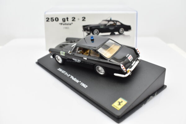 Modellino auto scala 1:43 Ferrari GT Collection 250 2+2 Polizia diecast modellismo da collezione - Image 3