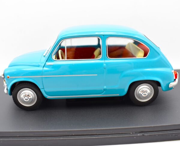 Modellino auto Fiat 600 scala 1:24 modellismo statico da collezione - Image 2
