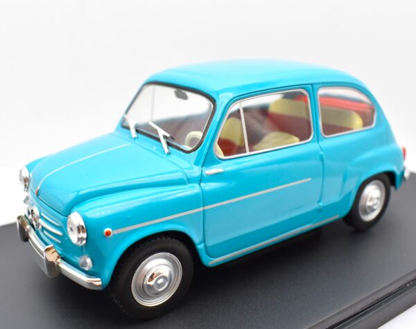 Modellino auto Fiat 600 scala 1:24 modellismo statico da collezione