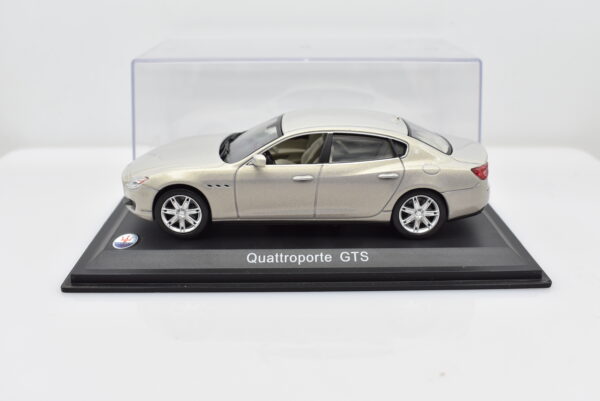 Modellino auto scala 1:43 Maserati Quattroporte GTS diecast modellismo da collezione - Image 2