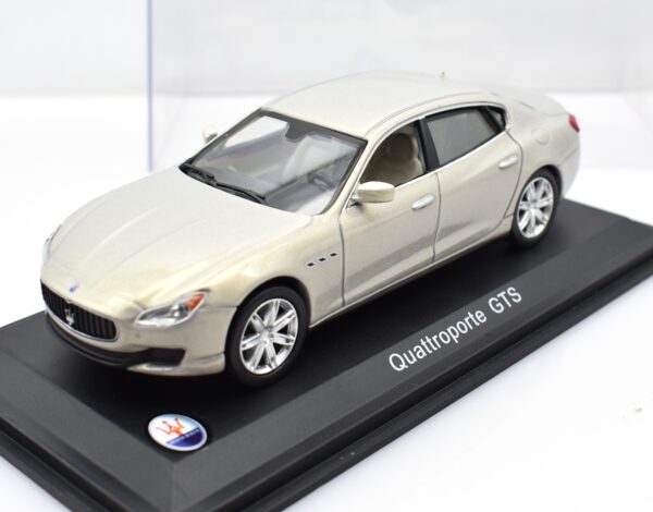 Modellino auto scala 1:43 Maserati Quattroporte GTS diecast modellismo da collezione