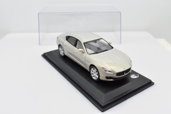 Modellino auto scala 1:43 Maserati Quattroporte GTS diecast modellismo da collezione - Image 3
