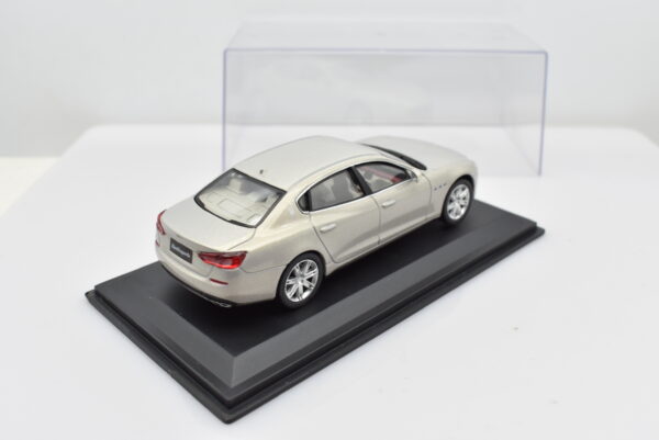 Modellino auto scala 1:43 Maserati Quattroporte GTS diecast modellismo da collezione - Image 4