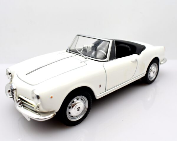 ALFA ROMEO GIULIETTA SPIDER modellini auto scala 1:24 modellismo statico cabrio - Image 5