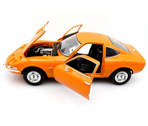 Modellino auto scala 1:24 Opel GT 1900 modellismo statico da collezione