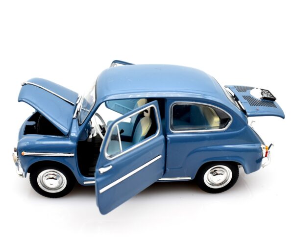 Modellino auto FIAT 600 D scala 1/24 diecast modellismo collezione epoca